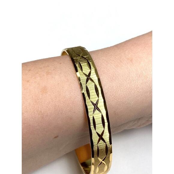 MONET Bracelet Bangle Edged Design Gold Tone 8” - Picture 3 of 8